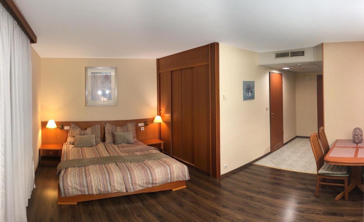 Palace Wellness Apartman Heviz Διαμέρισμα Εξωτερικό φωτογραφία